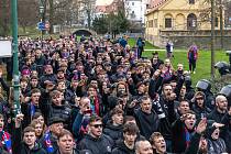 Pochod fanoušků fotbalové Viktorie Plzeň na zápas se Servette Ženeva.