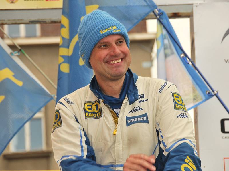 Václav Pech junior si užívá vítězství na Valašské Rally.