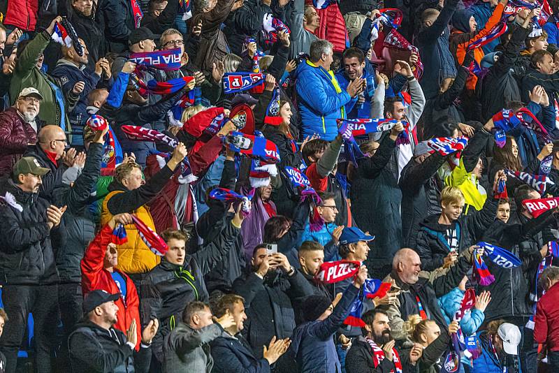 Fotbalisté Viktorie Plzeň podlehli v dalším utkání Ligy mistrů na domácím hřišti Bayernu Mnichov 2:4.