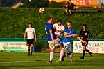 8. kolo krajského přeboru: SK Rapid Plzeň (na snímku hráčui v modrých dresech) - FC Chotíkov 1932 1:2 (0:1).