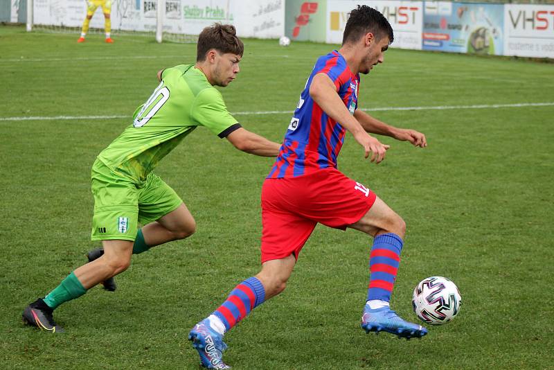 Fotbalisté FC Viktoria Plzeň B (červenomodří) vyhráli v Sokolově 1:0 díky brance Jedličky z 63. minuty utkání.