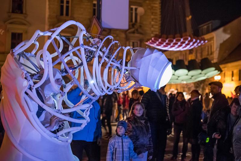 Festival světla BLIK BLIK opět rozzářil Plzeň