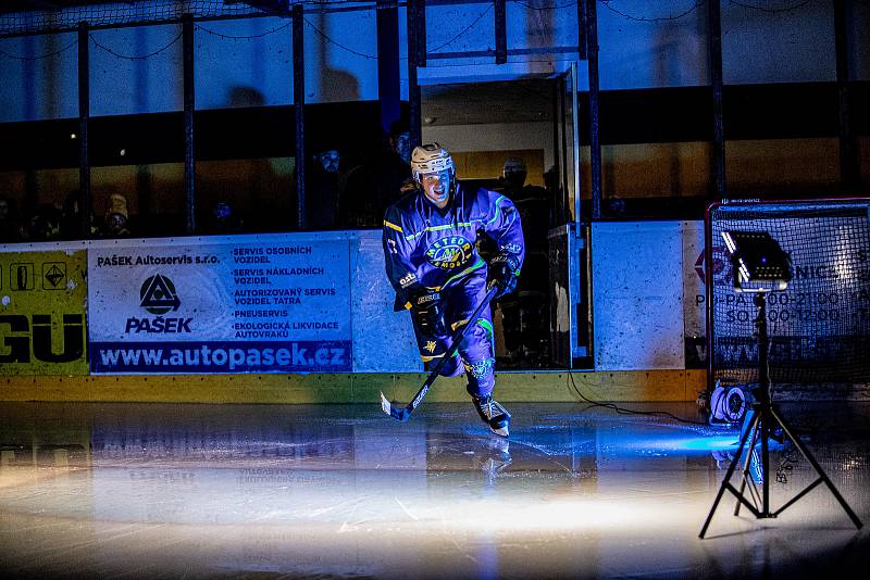 HC Meteor Třemošná (modří) vs. HC Rokycany 4:3 (2. finále play-off krajské hokejové ligy).