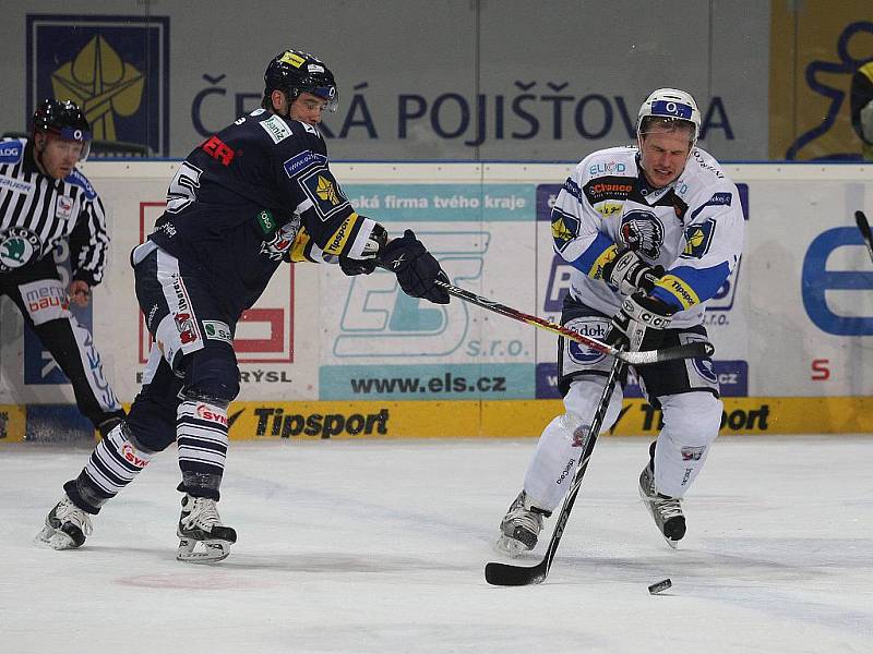 Hokejisté HC Plzeň 1929 (v bílém) porazili ve čtvrteční předehrávce 48. kola extraligy Liberec 3:1.