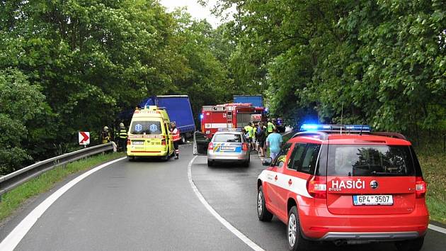 Vážná nehoda zablokovala silnici u Kasejovic.
