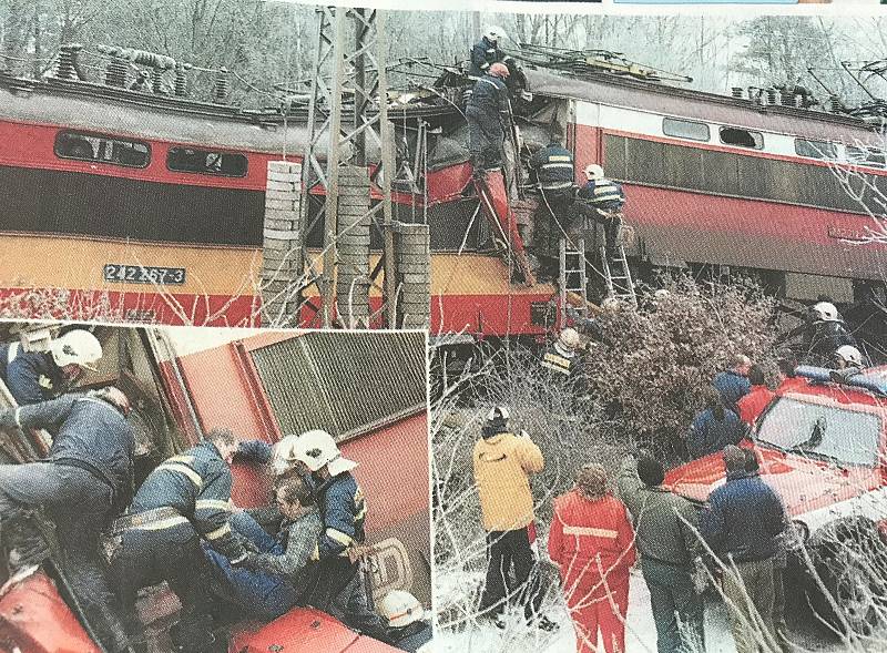 Srážku zavinil strojvedoucí nákladního vlaku.