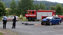 Smrtelná nehoda dvou osobních automobilů na křižovatce hlavní silnice Plzeň - Nepomuk a odbočky do obce Seč na jižním Plzeňsku.