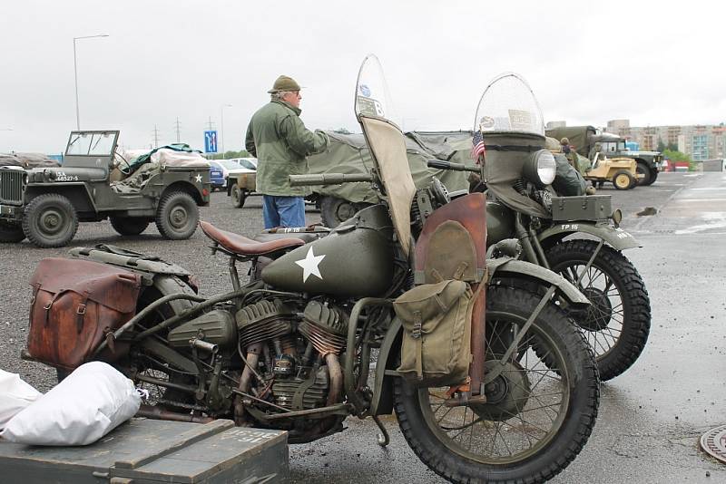 Military Car Club Plzeň odjíždí na oslavy 70. výročí Dne D do Normandie