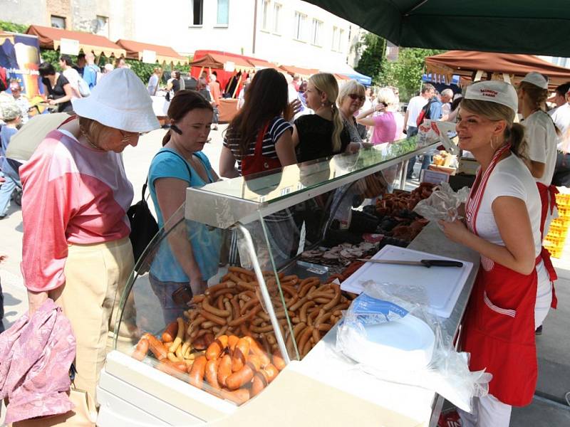 Trhy regionálních potravin na nádvoří Krajského úřadu v Plzni