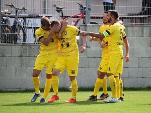 FK ROBSTAV Přeštice (žlutí) - FK Motorlet Praha 2:1 (0:1).