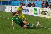 7. kolo FORTUNA ČFL, skupina A: FK ROBSTAV Přeštice (na snímku fotbalisté ve žlutých dresech) - FK Baník Sokolov 0:2.