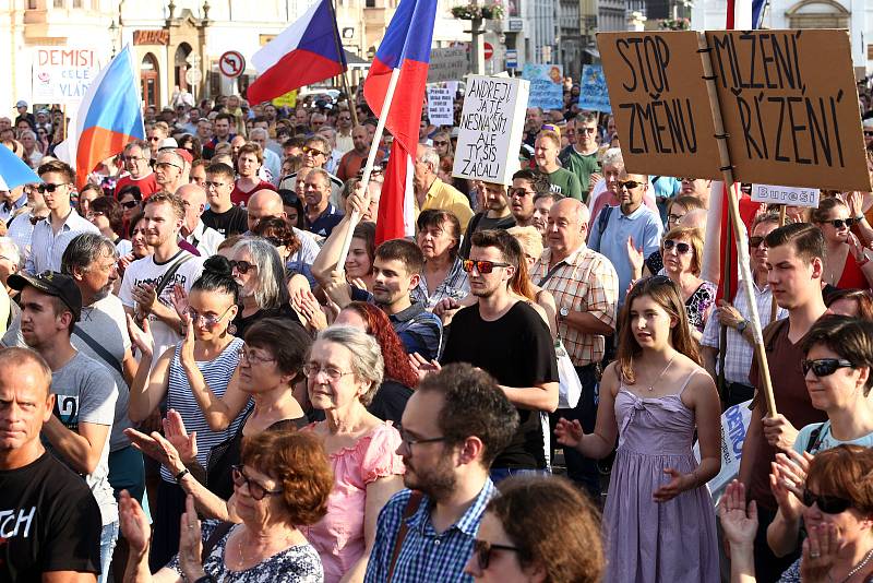 Demonstrace proti Andreji Babišovi na náměstí Republiky v Plzni.