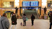 Plzeň - hlavní nádraží před 21 hodinou