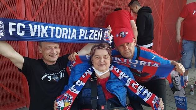 Anna Stejskalová, oddaná fanynka Viktorie Plzeň.