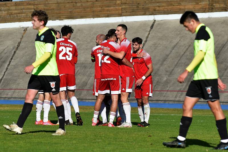 13. kolo FORTUNA divize A: Petřín Plzeň (červení) - Sedlčany 2:2.