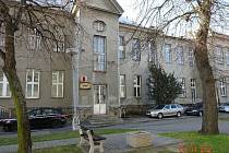 ÚZSVM v Plzni prodal ve výběrovém řízení s aukcí budovu bývalého plicního pavilonu FN v Plzni Borech.