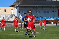 FORTUNA divize A, 17. kolo: SK Petřín Plzeň (na snímku fotbalisté v červených dresech) - FK Komárov 1:0.