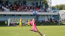 5. kolo FORTUNA ČFL, skupina A: FK ROBSTAV Přeštice (na snímku fotbalisté ve žlutých dresech) - TJ Jiskra Domažlice (modří) 5:1 (2:0).