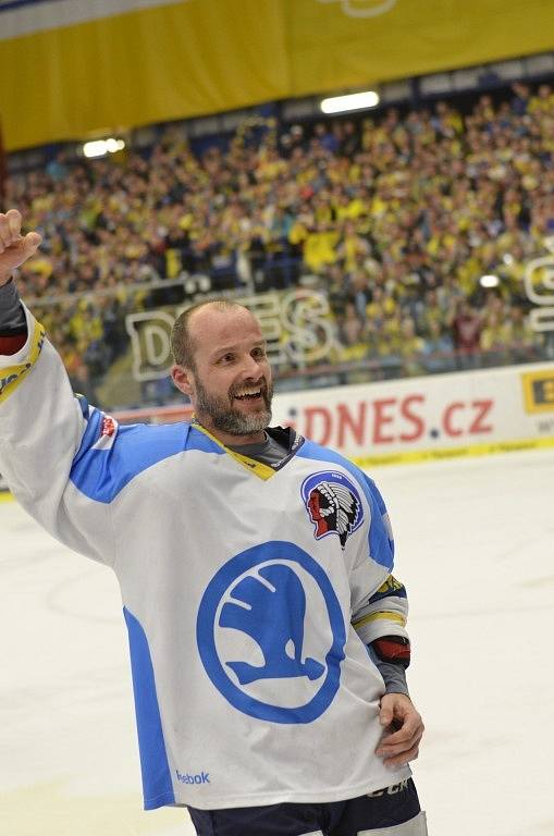 Hokejisté oslavují zisk historicky prvního titulu mistra na stadionu ve Zlíně