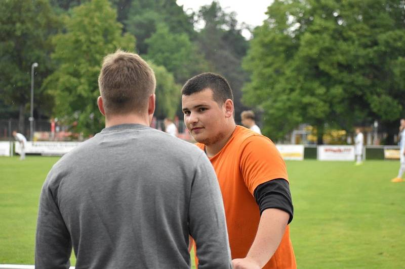 28. kolo I. A třídy: FC Rokycany B (zelení) - Slavoj Mýto B 5:2.