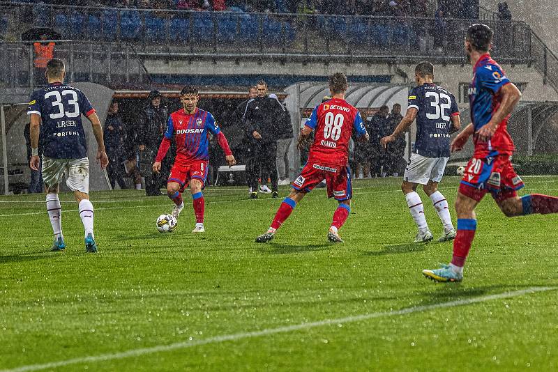 9. kolo FORTUNA:LIGY: FC Viktoria Plzeň - SK Slavia Praha 3:0 (2:0).