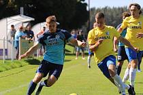 Jakub Krystl (na snímku v modrém dresu) působí od letošní sezony v dresu Holýšova.