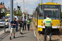 Na zastávce Ulice Boženy Němcové srazila v úterý odpoledne tramvaj muže