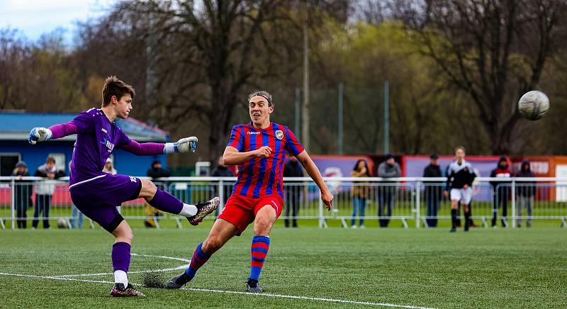 ČLD U17: Viktoria Plzeň B - Petřín Plzeň 3:0 (0:0).