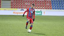 Prvním soupeřem fotbalistů Viktorie Plzeň na cestě do finále MOL Cupu byly třetiligové Přepeře, které porazili 7:0. Na snímku další debutant Robin Hranáč.