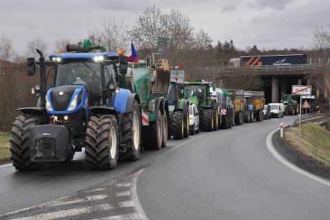 Farmáři z Plzně-jihu se připojili ke čtvrtečnímu protestu proti zemědělské politice Evropské unie a vyrazili v koloně na Plzeň
