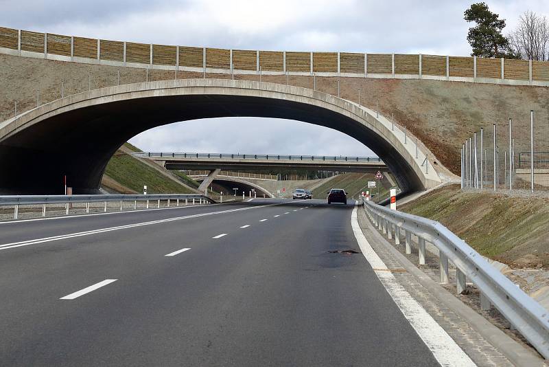 Radčice - Západní okruh, Regensburská ulice, biokoridor před křižovatkou Vinice x Radčice