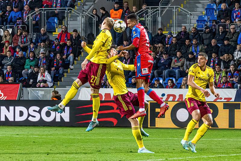 Série neporazitelnosti fotbalistů Viktorie Plzeň skončila po 35 zápasech, v sobotu prohráli v 15. kole FORTUNA:LIGY doma s pražskou Spartou 0:1.