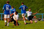 8. kolo krajského přeboru: SK Rapid Plzeň (na snímku hráčui v modrých dresech) - FC Chotíkov 1932 1:2 (0:1).