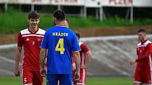 Fotbalisté SK Petřín Plzeň B (červení) vstoupí do nové sezony krajského přeboru jako nováček, ale zároveň budou patřit k největším favoritům.