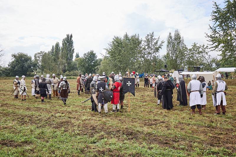 Templářský víkend – třídenní festival na loukách kolem sv. Jiří v plzeňské Doubravce nabídl divákům rekonstrukci bitvy o Akkon a mnoho ukázek šermu, výstroje, výzbroje a života rytířů na bojových taženích i z jiných období než z přelomu 13. a 14. století