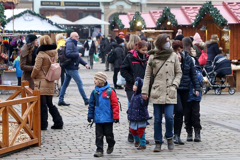 Adventní trhy na náměstí Republiky v Plzni.