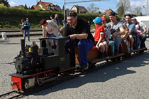 Železniční víkend ve Starém Plzenci při svém druhém ročníku potěšil nejen děti, ale také všechny příznivce zejména železniční dopravy.