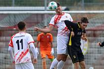 Vejprnice (v bíločervených dresech) remizovaly se Lhotou (v tmavém) 1:1.