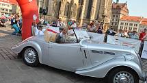 Kolona historických automobilů navštívila v rámci projektu Trofeo Niké Bohemia 2012 i Plzeň