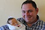 Tatínek Milan Kamen z Doubravy u Nýřan chová svoji prvorozenou dceru, Amálku (3,20 kg, 50 cm), která se narodila mamince Blance Kalinové 19. září v 8:37 v Mulačově nemocnici v Plzni