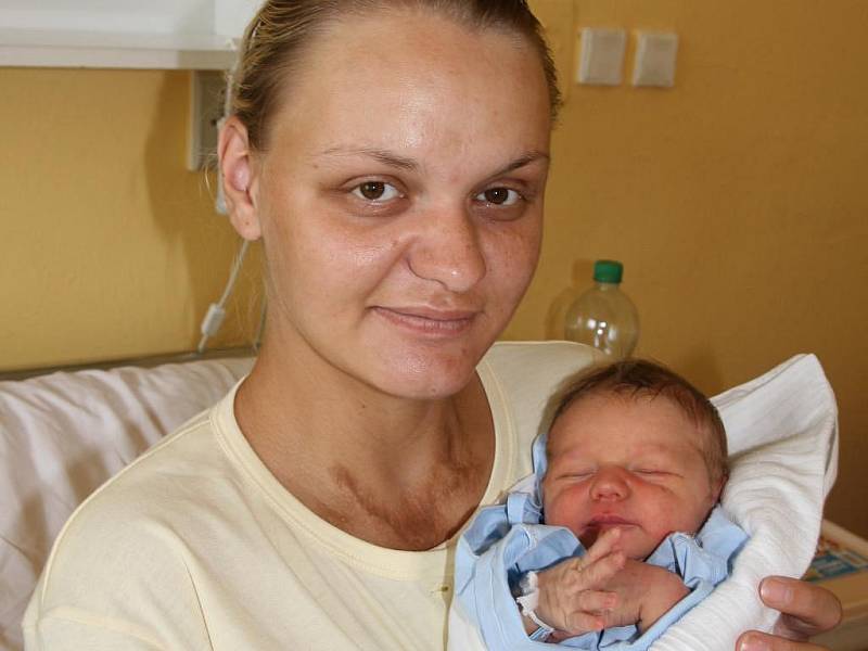 Kubík (3,60 kg, 50 cm) se narodil 30. 6. v 9.57 hod. v Mulačově nemocnici Haně Scholtzové
