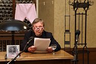 Plzeňský autor Josef Kejha, řečený Pida, člen literárního PEN klubu, pokřtil svoji novou knihu "V maminčiných růžových bombarďákách" na plzeňské radnici.