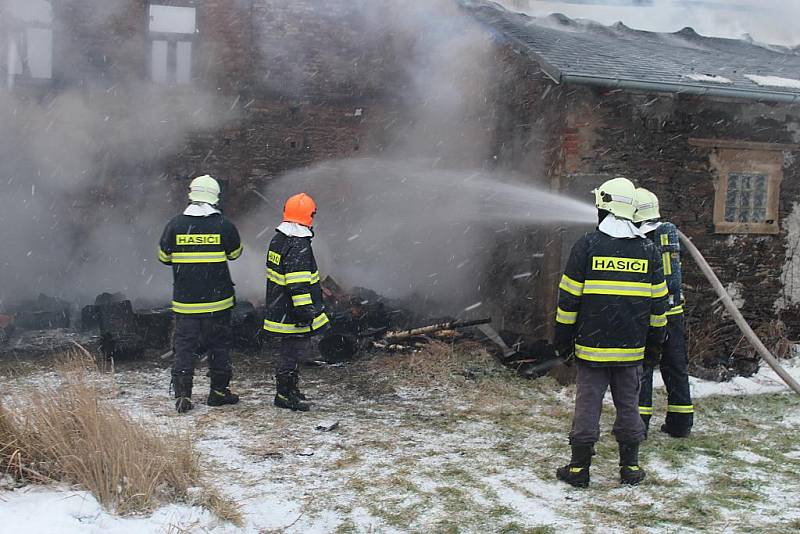 Požár restaurace v Bezvěrově na severním Plzeňsku