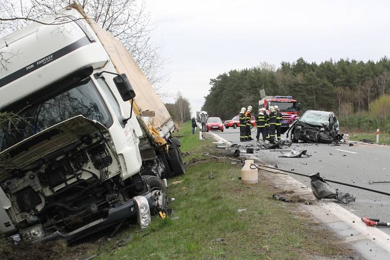 Vážná nehoda na silnici I/20 nedaleko Nevřeně