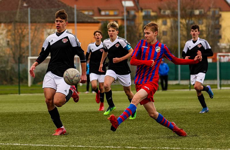 ČLD U17: Viktoria Plzeň B - Petřín Plzeň 3:0 (0:0).