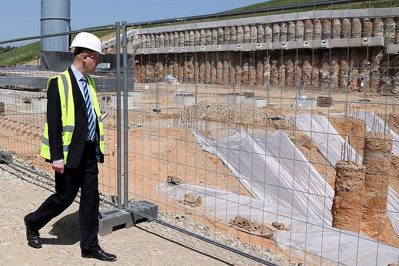 Premiér Bohuslav Sobotka se podíval na výstavbu spalovny u Plzně