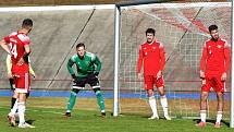 13. kolo FORTUNA divize A: Petřín Plzeň (červení) - Sedlčany 2:2.