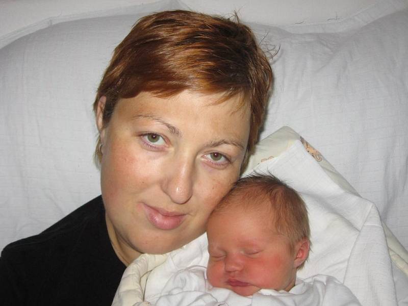 Hanička (3,36 kg, 50 cm) se narodila 14. srpna v 17:43 v plzeňské fakultní nemocnici rodičům Haně a Tomáši Prokopcovým a čtyřletému bráškovi Tomáškovi z Kozojed