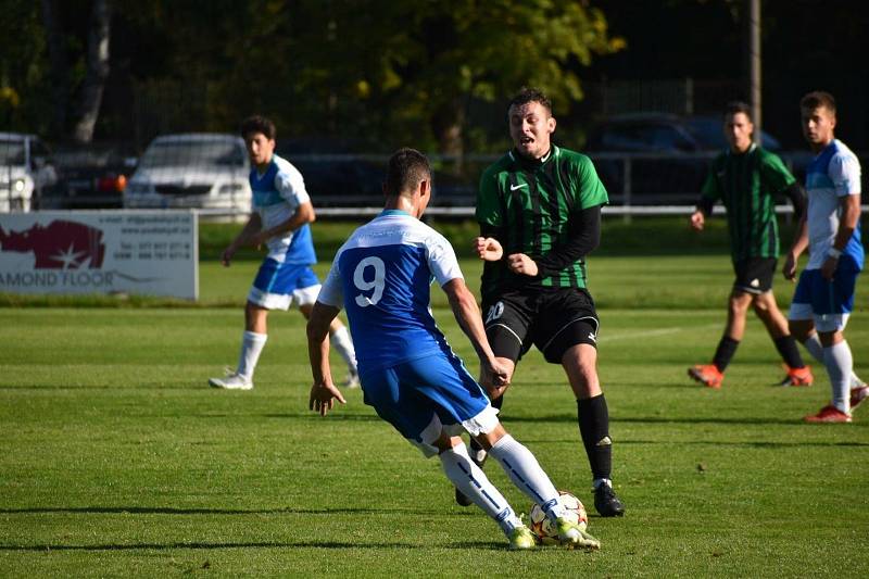 FC Rokycany (zelení) - FK Hvězda Cheb 2:1 (0:0).