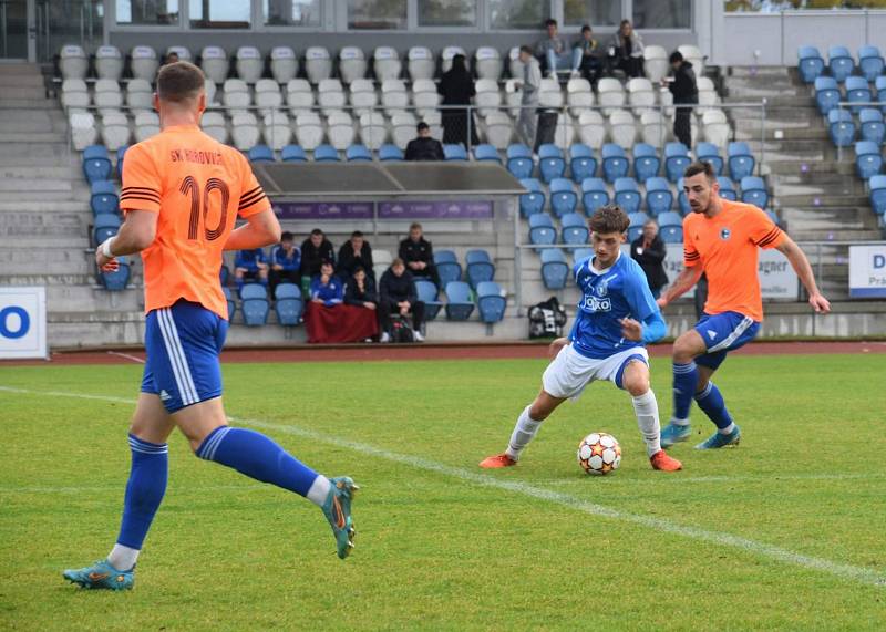 12. kolo FORTUNA divize A: Jiskra Domažlice B (na snímku fotbalisté v modrých dresech) - FK Hořovice 3:1.